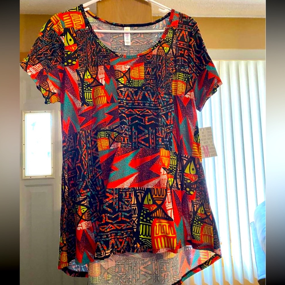 Lularoe Classic T - Size M - NWT - retails for $35